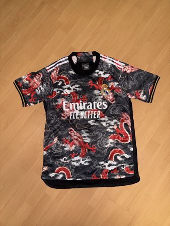 Real Madrid Trikot mit Drachenmuster - Grösse L