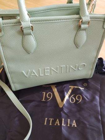 VALENTINO Tasche in hellgrün inkl.original Stoffbeutel