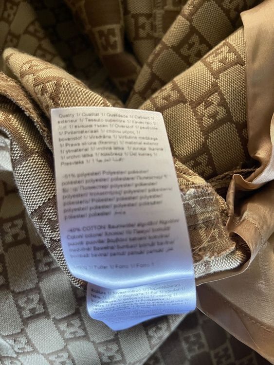 Escada Cappotti: ESCADA Luxuriöser Trenchcoat beige Monogramm – Nuovo (secondo la descrizione) da Zürich venduto da STYLEHAUS 7