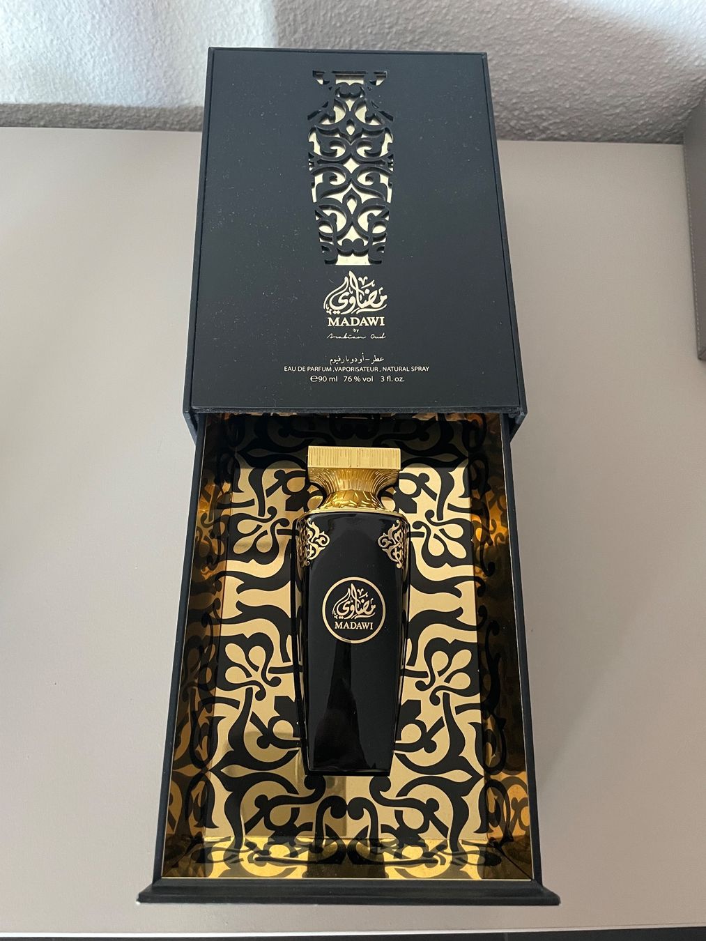 Parfum & Eau de Toilette: Arabian Oud MADAWI EDP 90ml – Neu (gemäss Beschreibung) aus Zürich von wijon07