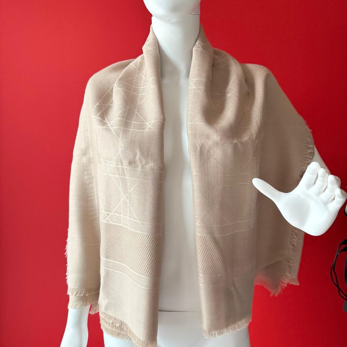 Dior Foulards & écharpes: Dior Schal, Sandfarben – D'occasion à Oberarth par SSS. 2