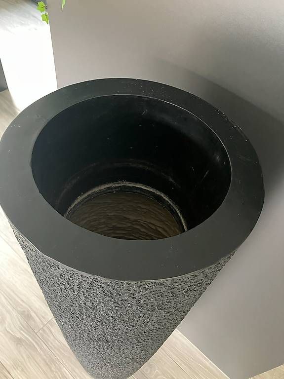 Sculptures & Statues: Säule oder Vase, konisch – D'occasion à Netstal par PMN1970 1