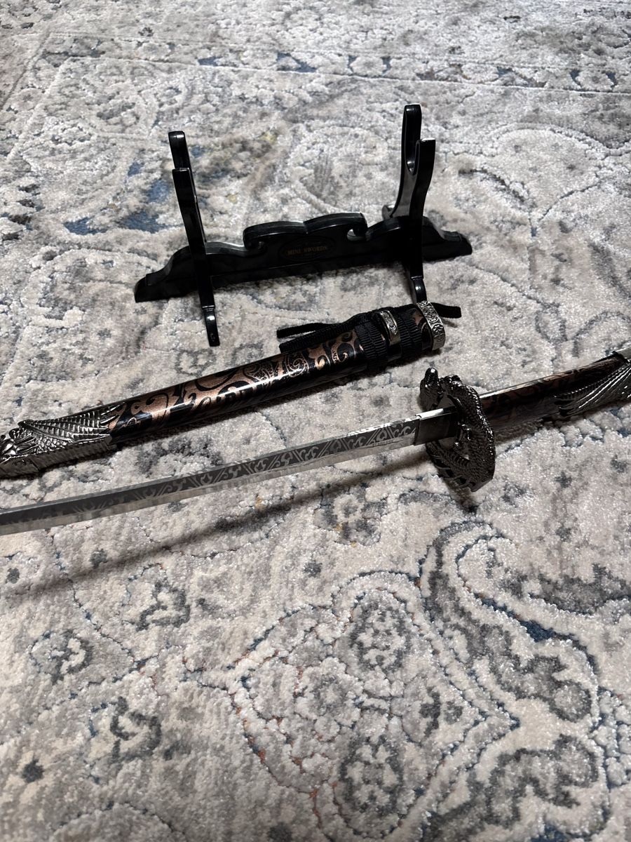 Altro in Decorazioni & Accessori: Collectible Mini Sword with Dragon Handle & Display Stand – Nuovo (secondo la descrizione) da La Chaux-de-Fonds venduto da joa_jk5g 2