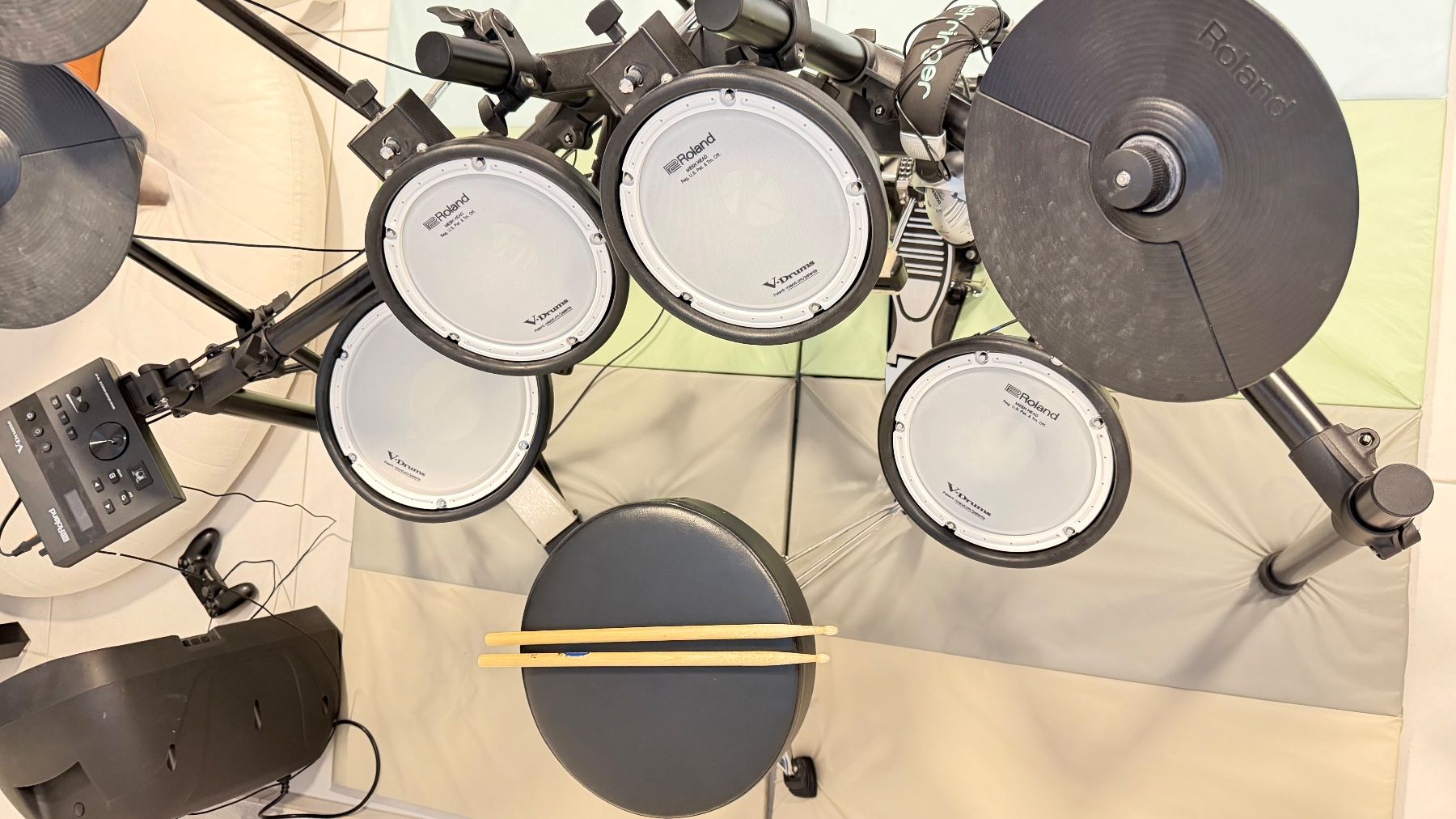 Roland Musikinstrumente: Roland V-Drum TD-07 E-Drum Behringer Lautsprecher +Kopfhörer – Gebraucht aus Zuckenriet von dia-f.