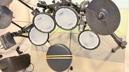 Roland V-Drum TD-07 E-Drum Behringer Lautsprecher +Kopfhörer