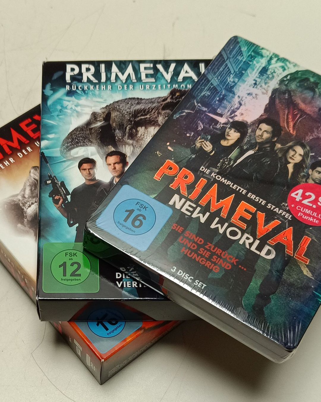 Tutti i DVDs: Primeval New World DVD Box Set 1(em76) – Usato da Künten venduto da Schnaepplihuus