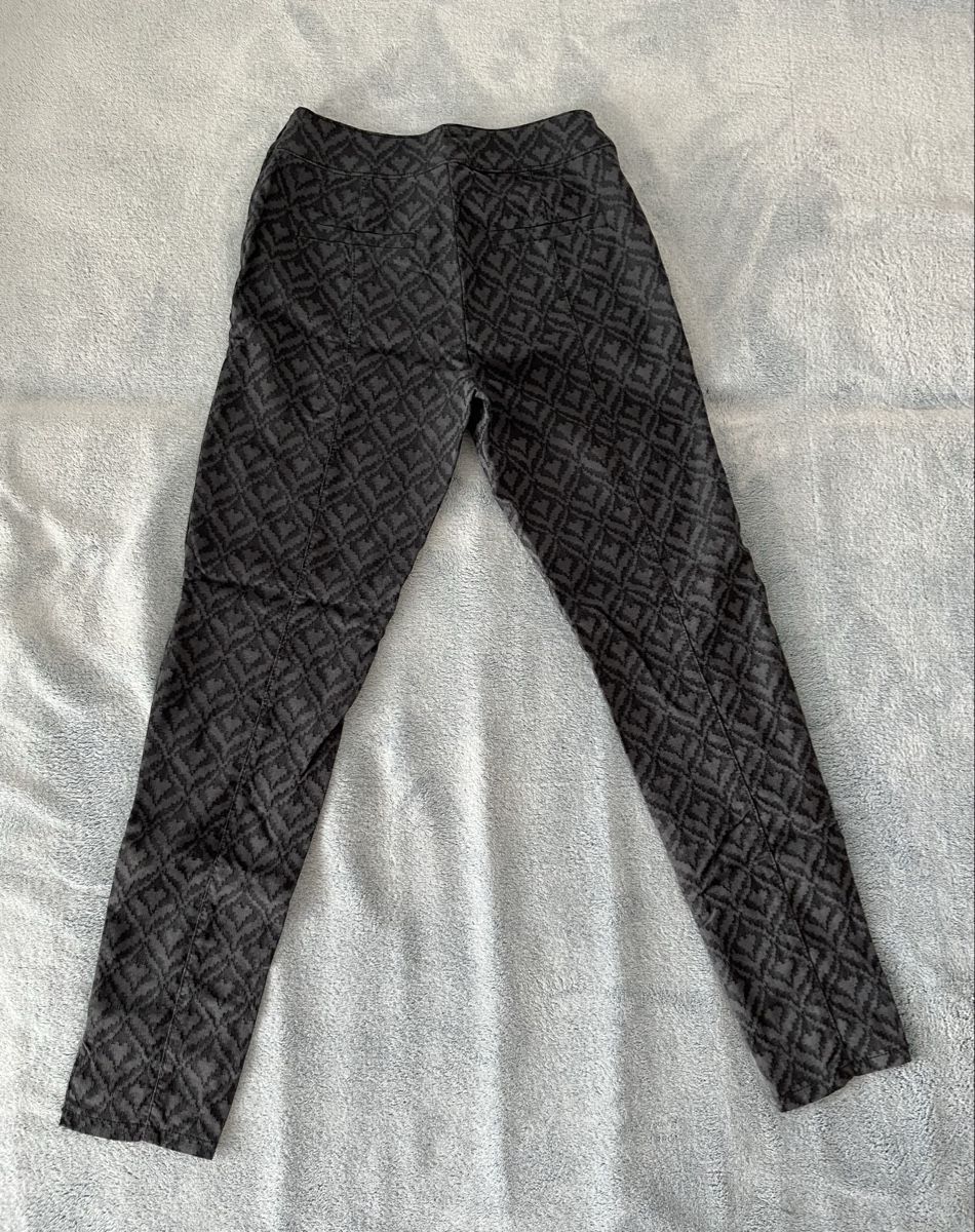 Hosen: Charles Voegele Pants, Size EU 36, Black, Geometric – Gebraucht aus Gümligen von caron__ 1