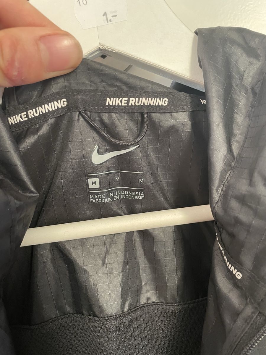 Nike Vestes: Nike Running Jacke – D'occasion à Zürich par JuliaSteinmann 2