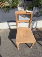 Holzstuhl Vintage Zustand mit Gebrauchsspuren