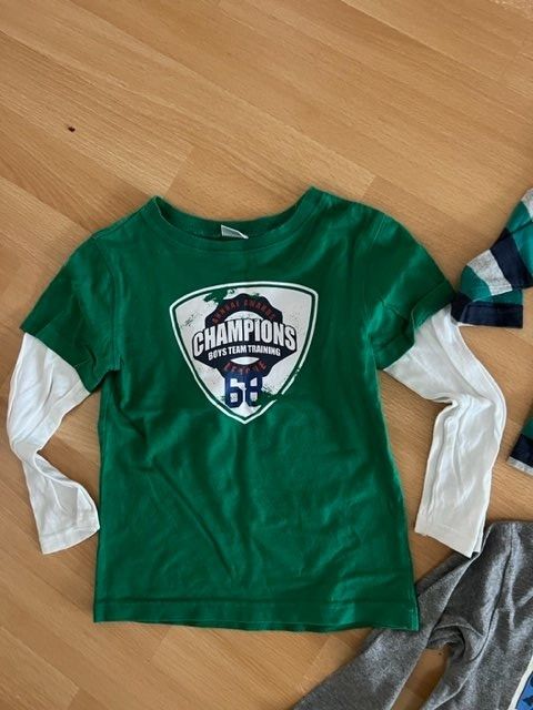 Lotti & Set di vestiti: Blusen Pakette Gr.104 – Usato da Wabern venduto da MagdalenaWabern 3