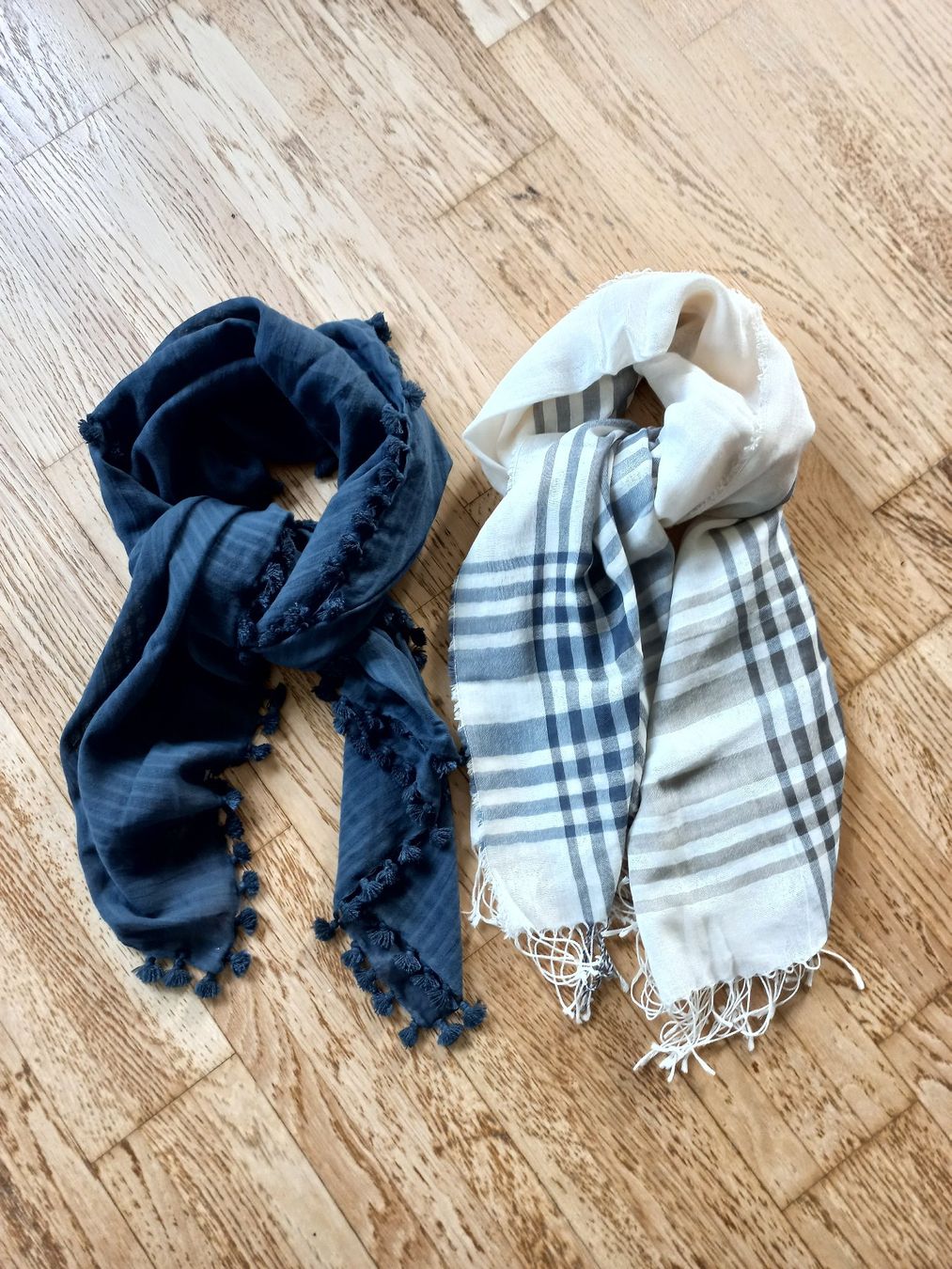 Foulard & Sciarpe: Edle Schals, neuwertig, 1 Stück möglich – Usato da Kaufdorf venduto da EdelmannPaPrintGmbH