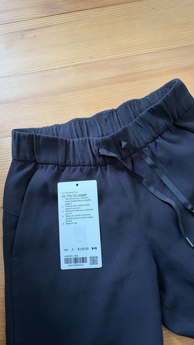 Lululemon Pantaloni: Lululemon On The Fly Jogger – Usato da Solothurn venduto da nee_xd97