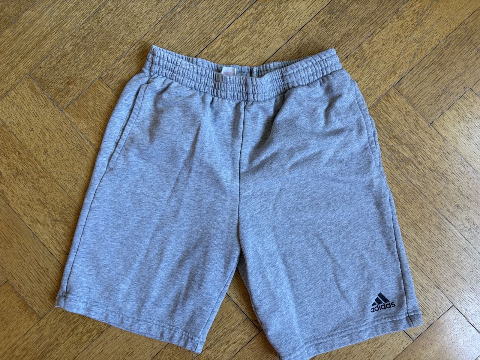 Adidas Pantaloni: Short Adidas Enfant – Usato da Neuchâtel venduto da SilvioTod