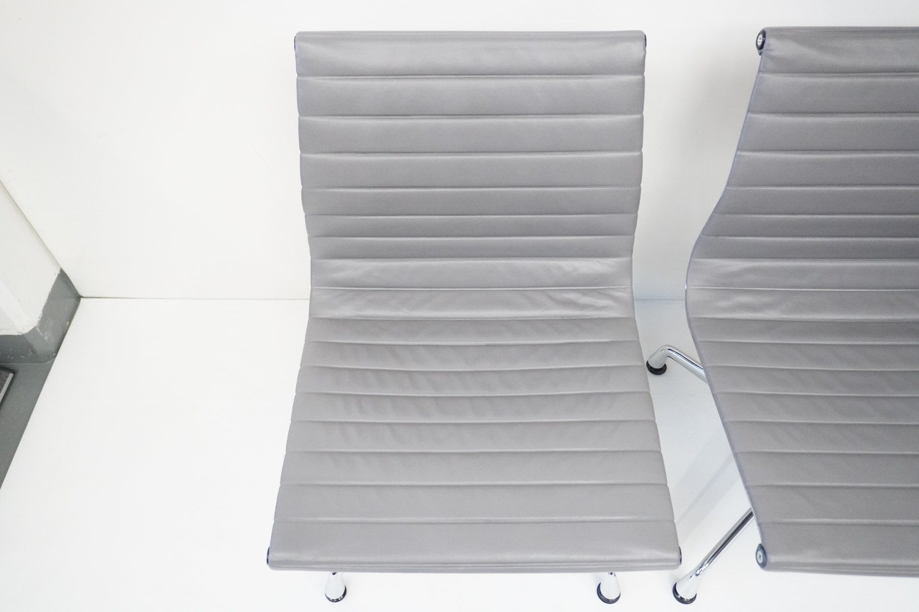Vitra Sedie: Original Vitra Eames Alu Chair EA106 Leder Designklassiker – Usato da Bad Zurzach venduto da QLASSIQ 6