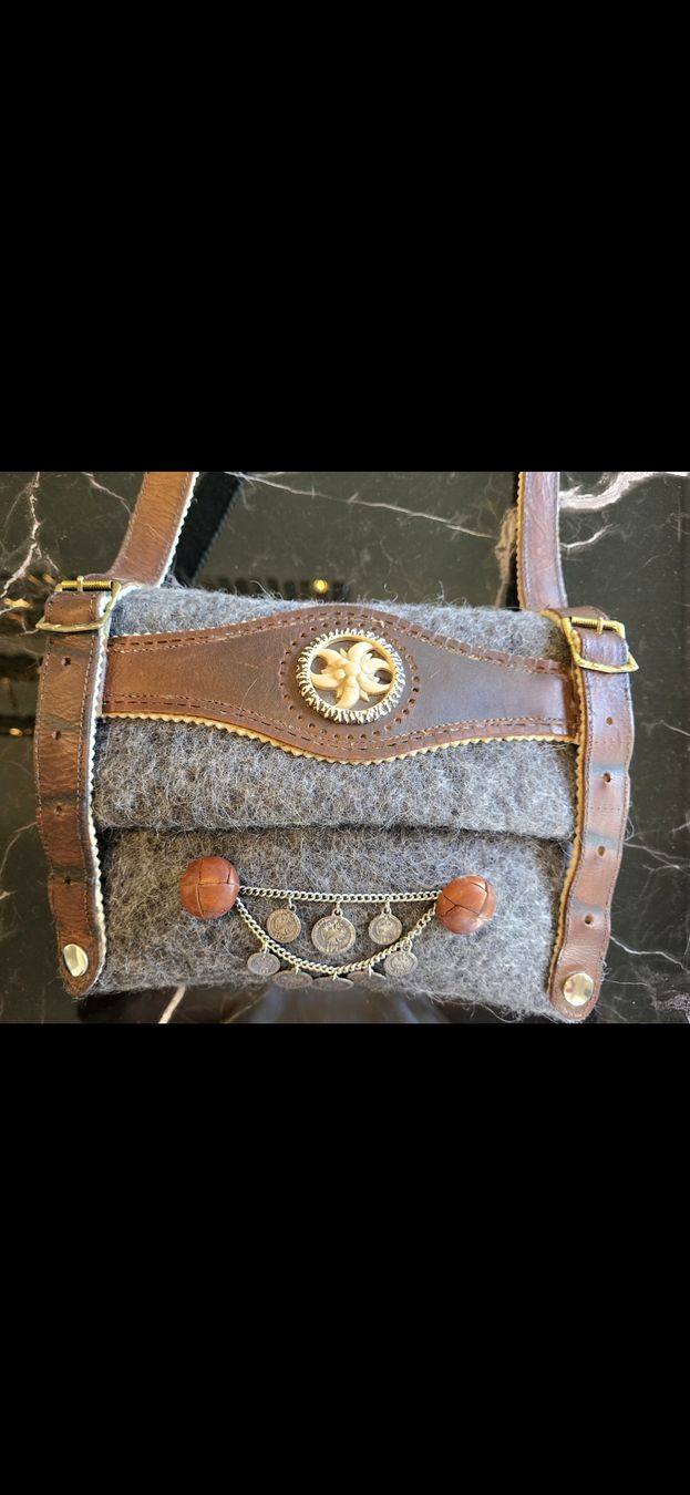 Copricapi, berretti & cappellini: Accessoires Oktoberfest Wiesn – Usato da Zollikon venduto da C.fromParis 1