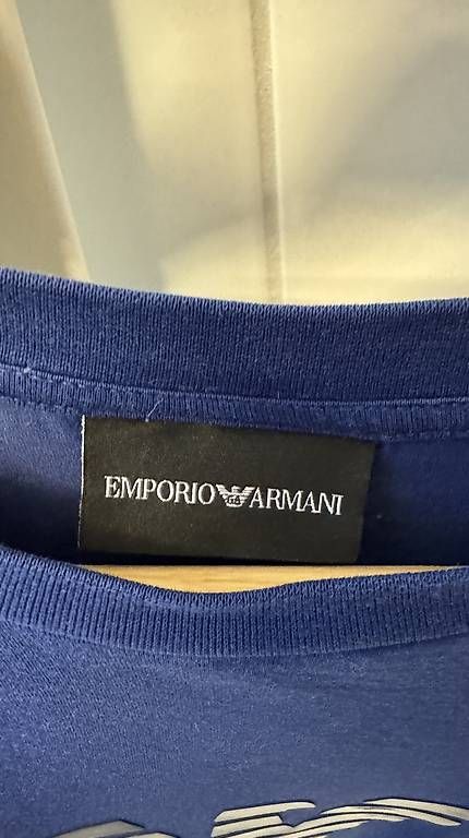 Armani T-shirt: Armani T shirt blau L – Usato da Zollikon venduto da rose59 1