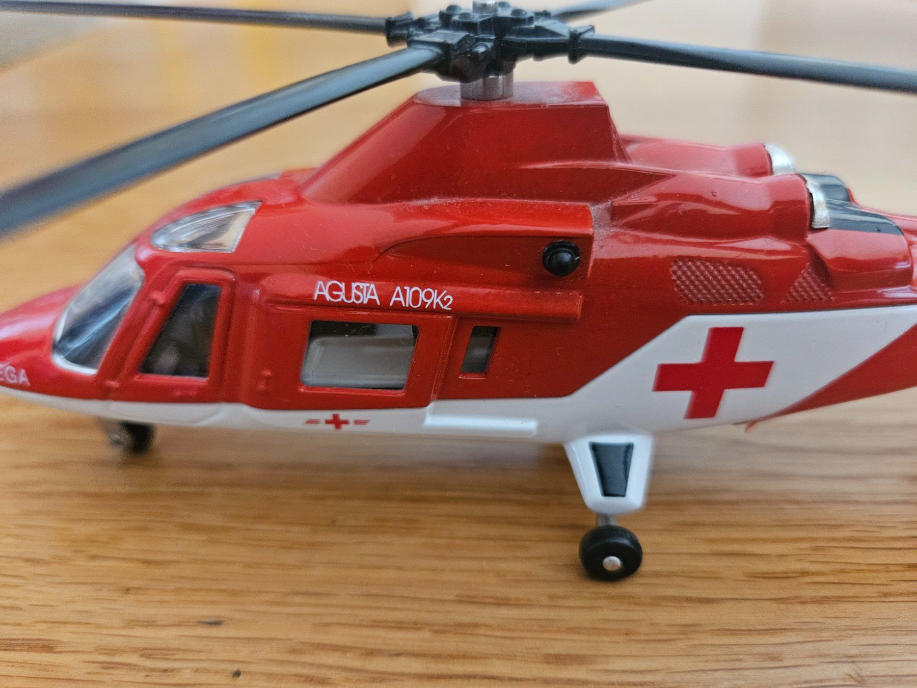 Rega Kit di modellismo & Modellini statici: Hélicoptère REGA Agusta A109K2 - Modèle Réduit – Usato da Lutry venduto da Buby 1