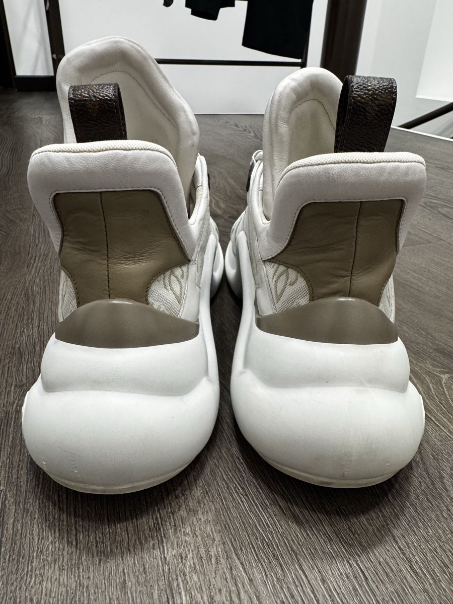 Louis Vuitton Chaussures femmes: Louis Vuitton Sneakers White Size 41 Used – D'occasion à Thonex par Lux_brands01 4