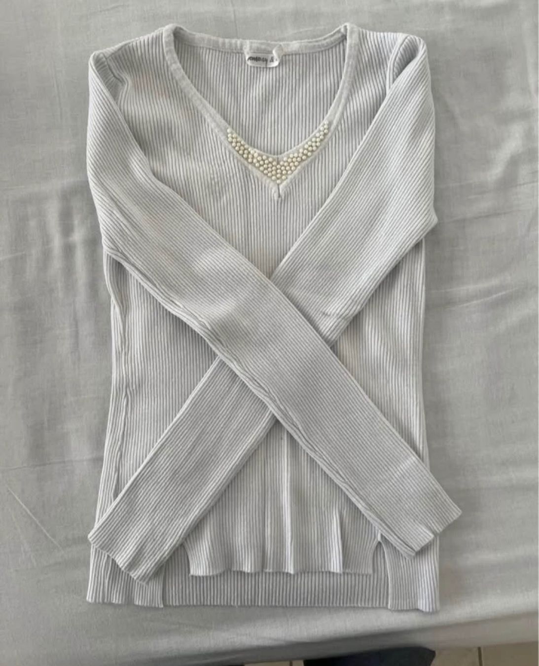 T-shirts: Maglione manica lunga con perle – D'occasion à Payerne par Petite-vendeuse 1