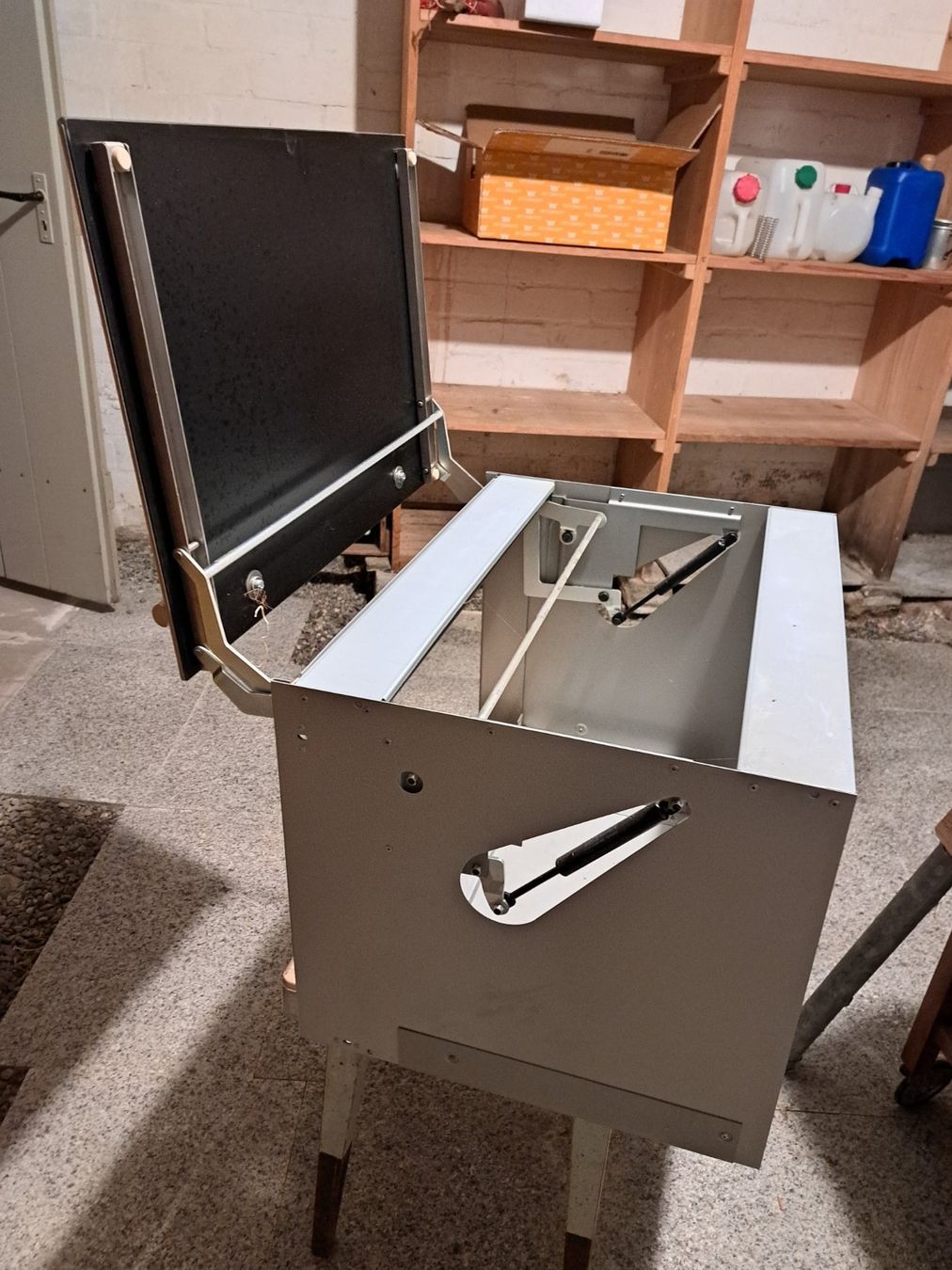 V-Zug Cucine complete: Küchen Klappmöbel v-Zug – Usato da Grosshöchstetten venduto da Bagi96 2
