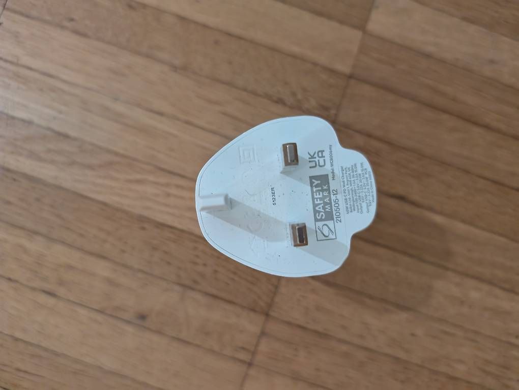 Belkin Unità & Adattatore: UK Stecker Type g mit USB-C belkin – Usato da Luzern venduto da Laraelena 2