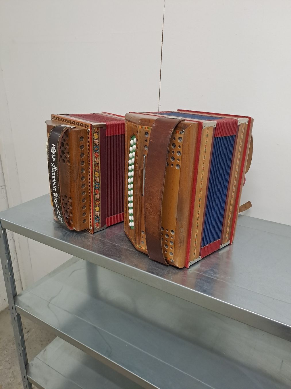 Musikinstrumente: 2 schwyzerorgeli zum verkaufen  – Gebraucht aus Villeneuve von BibiVintage 3