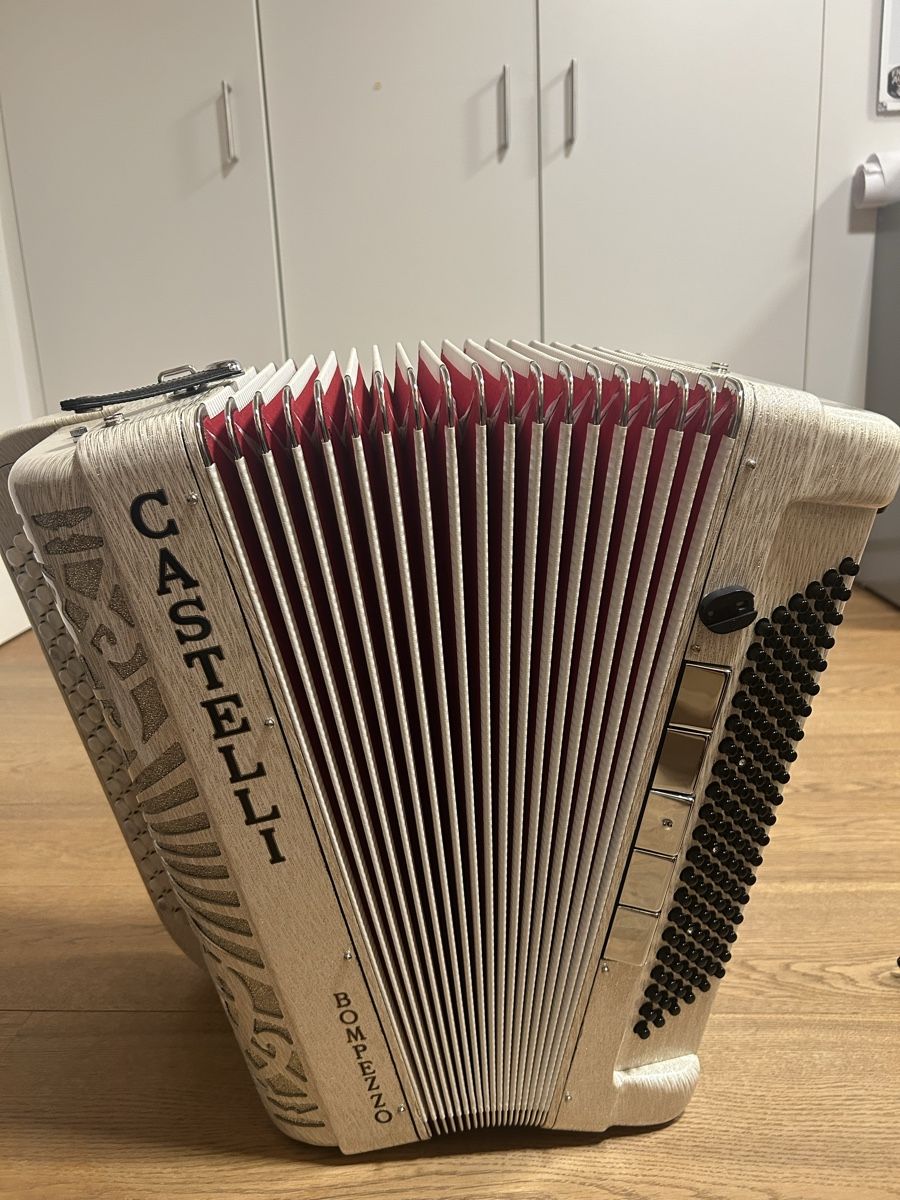 Musikinstrumente: Akkordeon Bompezzo, Castelli, 120 Bass – Gebraucht aus Herzogenbuchsee von bal_dg62