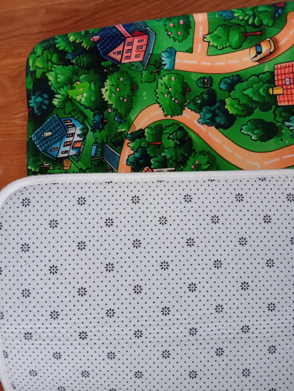 Tappeti: Spielteppich Strasse Häuser Wald – Nuovo (secondo la descrizione) da Rothenthurm venduto da MasseyFerguson1150 1