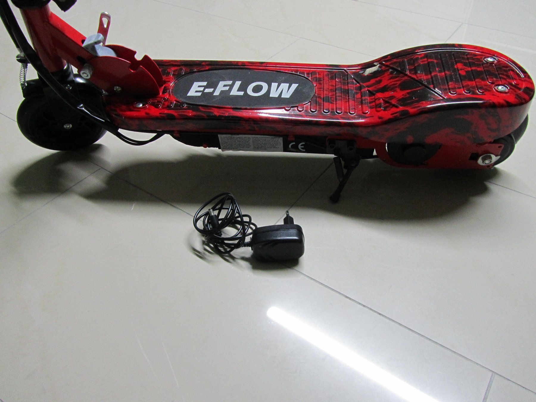 Scooter: E-Scooter FLOW 12 km/h rot – Usato da moosseedorf venduto da RTN10 3