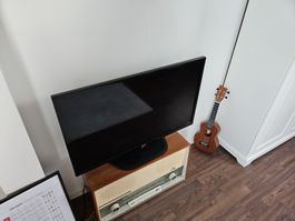 LG LED Fernseher 32 Zoll Modell 32LN5405 schwarz gebraucht