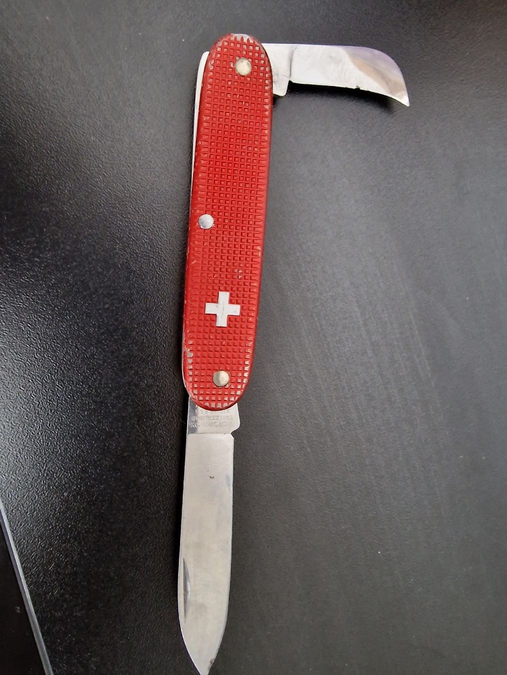 Coltelli tascabile: Couteau suisse en bon etat  – Usato da La Chaux-de-Fonds venduto da Ric_m628