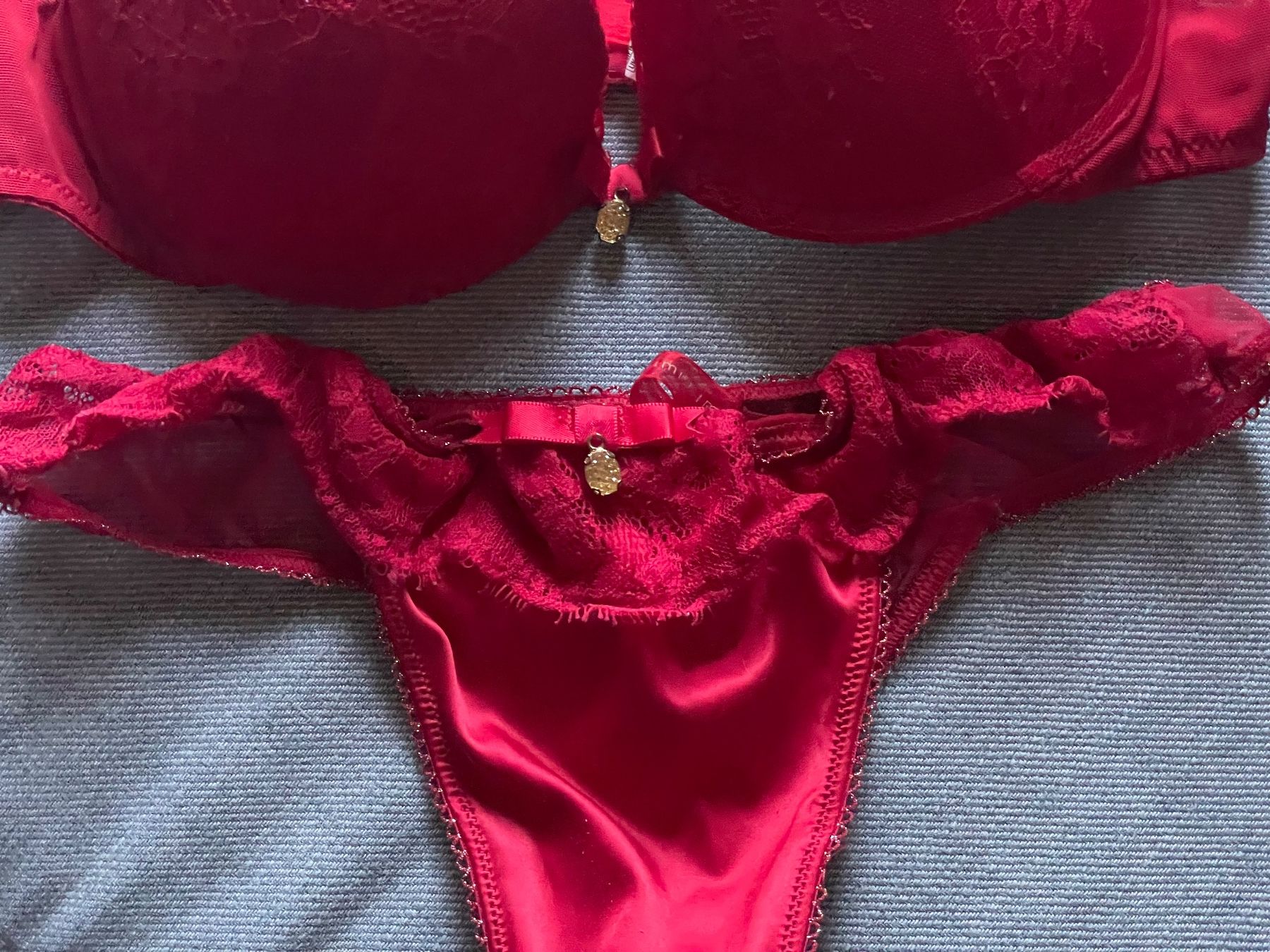 Intimissimi Altra biancheria intima: Intimissimi BH 80 B+ String Rot M – Usato da St. Moritz venduto da hdj_dd7v 2