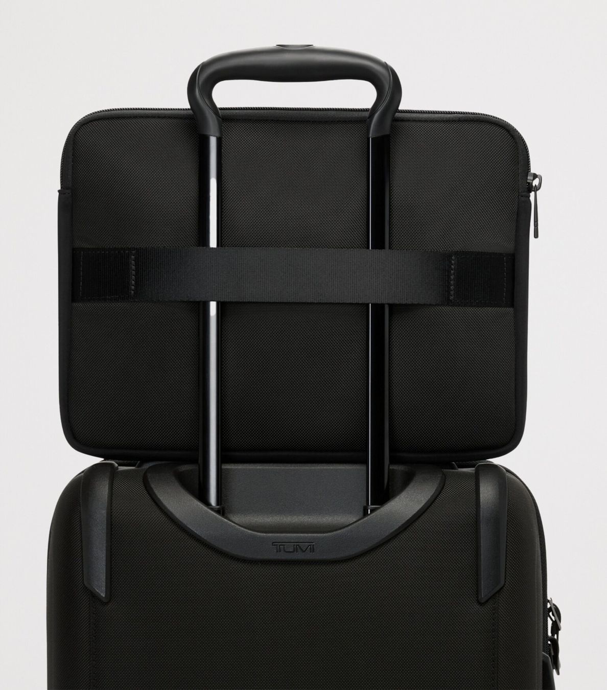 Tumi Valigie & Borse: TUMI Medium Alpha 4 Laptop Cover (13") – Nuovo (secondo la descrizione) da Unterseen venduto da SONY-CoolGo 2