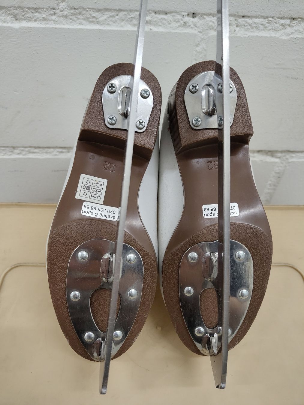 Graf Patins à glace: Eislaufschuhe Graf Davos Gold – D'occasion à Meilen par vespaverkaeufer74 2