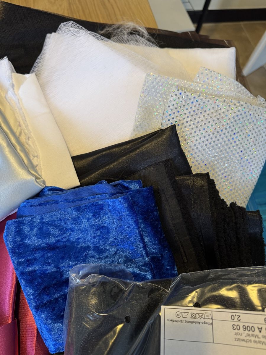 Tessuti: Fasnachststoffpaket – Nuovo (secondo la descrizione) da Schaffhausen venduto da jki_62bp 6