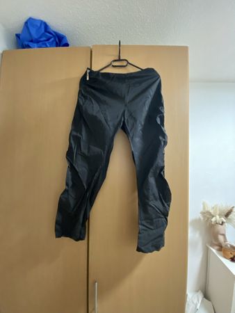Schwarze Sommerhose, Grösse 36, sehr guter Zustand!