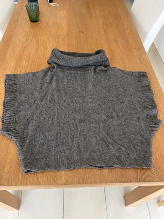 Oversized sleeveless grey sweater