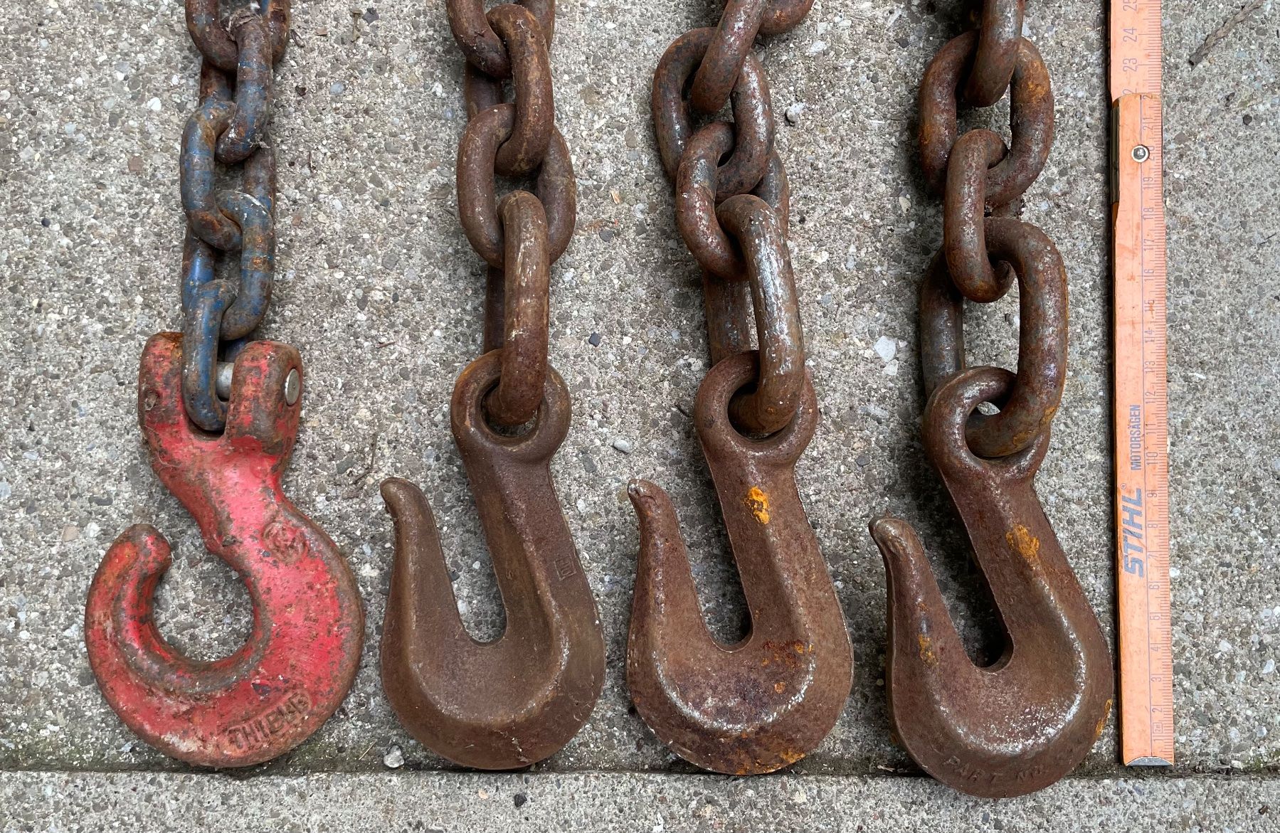 Tutti gli attrezzi: Vier Eisenketten mit Hacken – Usato da Bremgarten AG venduto da Schussi 1