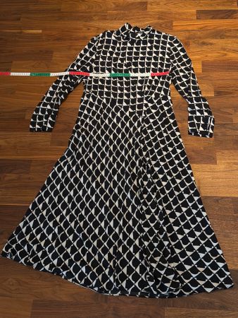 Schwarz-weiss gemustertes Kleid von Zara, XL