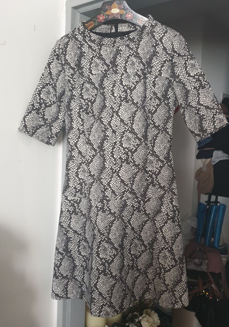 Hugo Boss Kleider: Hugo Boss schönes Kleid Gr. 38 – Neu (gemäss Beschreibung) aus Frenkendorf von Moon111