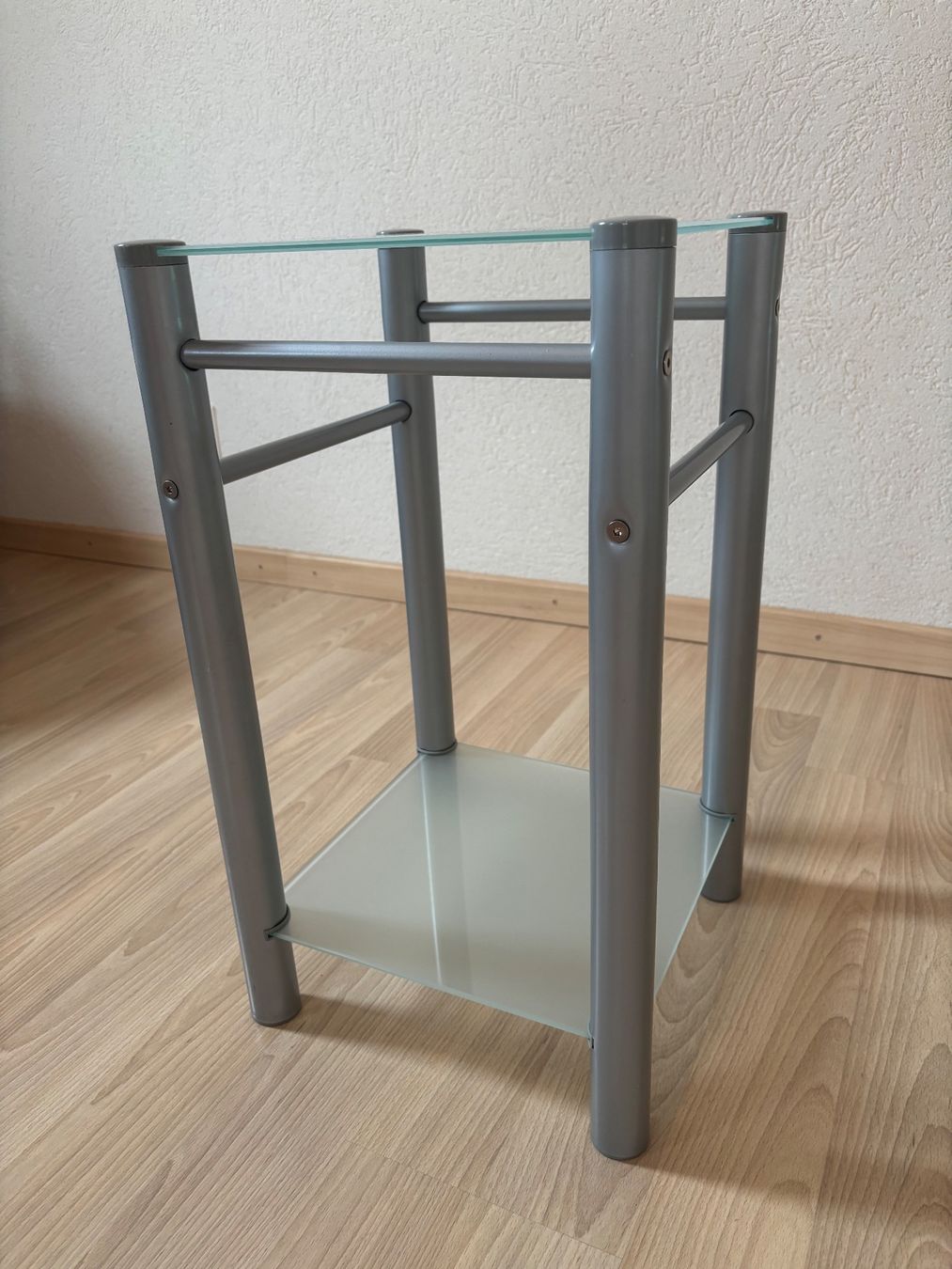Scaffali: Elegantes Glas Tablar/Nachttisch – Usato da Stein AG venduto da gub_9ycx