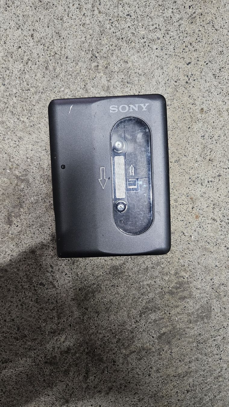 Sony Lettore multimediale portatile: Sony Walkman DD Quartz Mega Bass Cassette Player – Difettoso da Sachseln venduto da laz_65cg 1