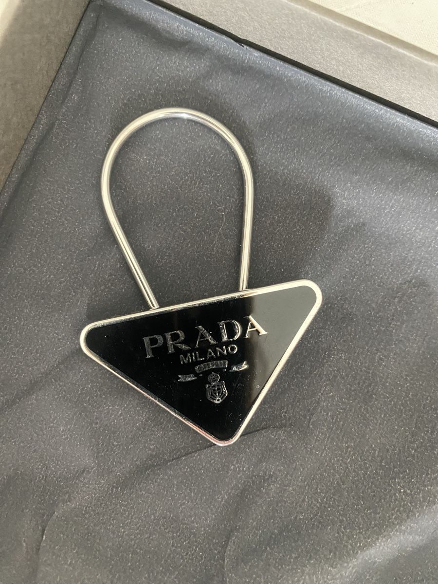 Prada Schlüsselanhänger & - bänder: Original Prada Enamel Schlüsselanhänger – Neu (gemäss Beschreibung) aus Luzern von rachlaw1