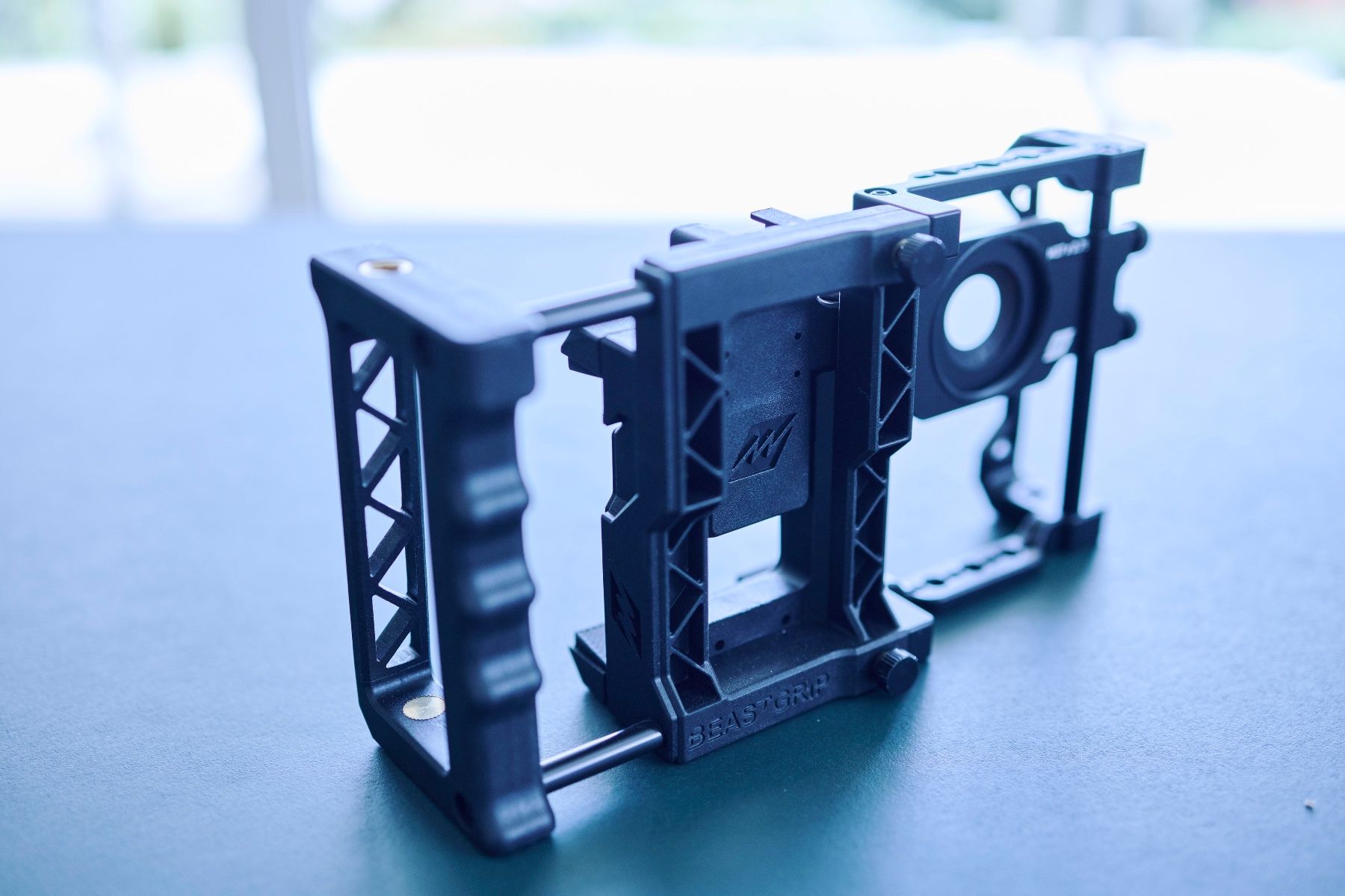 Covers & Schutzfolien: Beastgrip Pro Kamera cage für iPhone- und Android-Smartphone – Gebraucht aus Meilen von danielson0_3