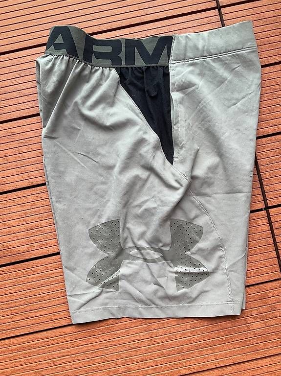 Under Armour Pantaloni: Under Armour Hose – Usato da huttwil venduto da Cabe 2