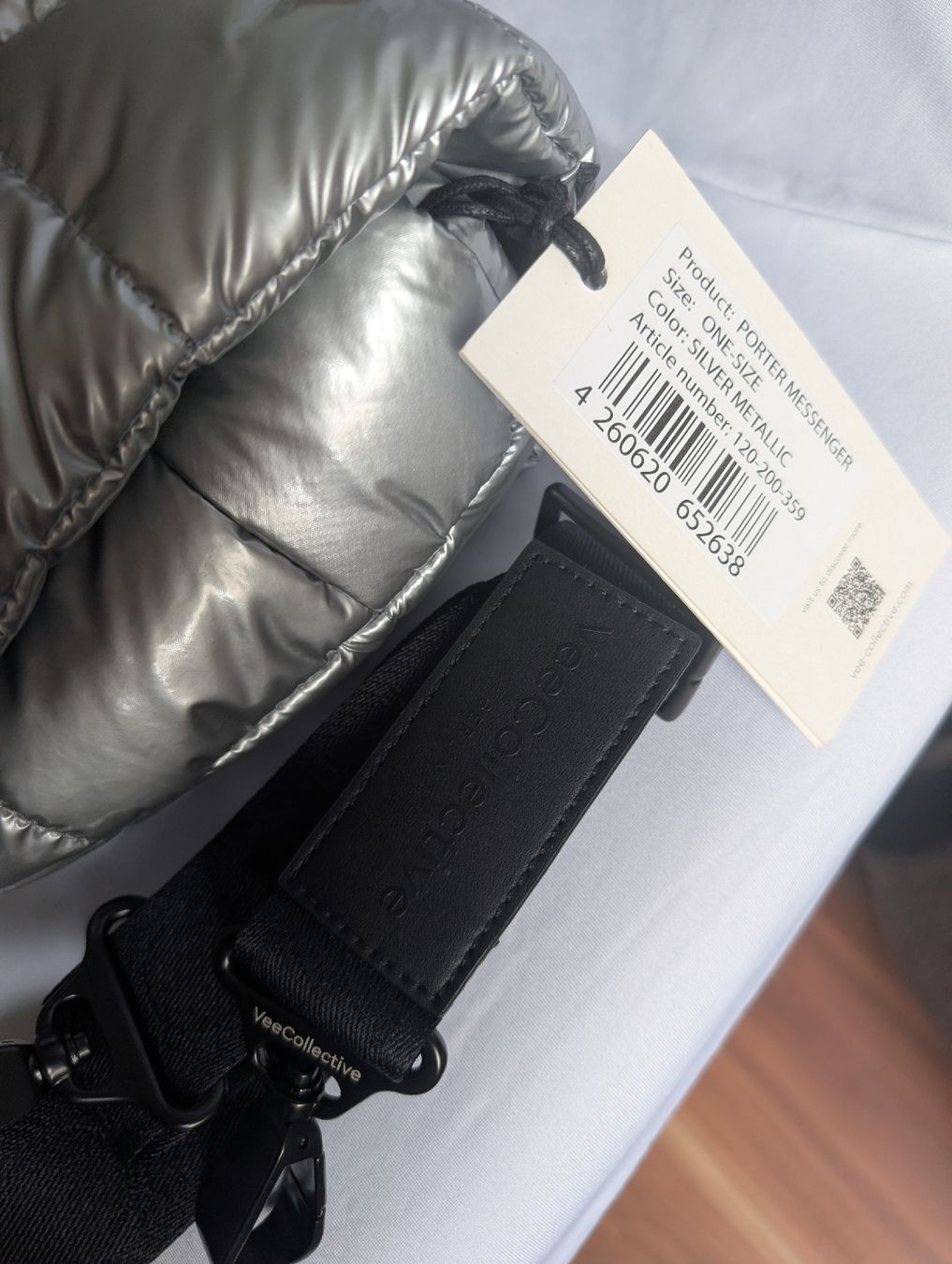 Borse da donna: New Vee Collective Porter Messenger Silver Metallic – Nuovo e nell'imballaggio originale da Schwerzenbach venduto da may_5qnm 6