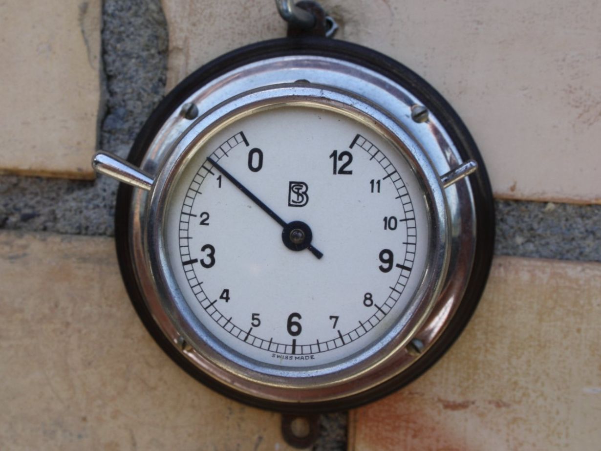 Telefone: TELEFON UHR ANTIK RAR – Gebraucht aus Wauwil von Pneuedy