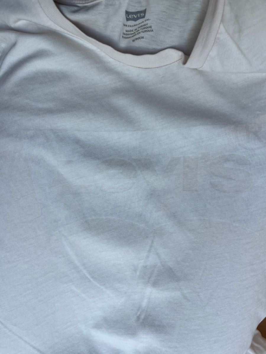 Levi's T-Shirts: T-Shirt Levi's Grösse S – Neu (gemäss Beschreibung) aus Kaltenbach von happysunshineee 2