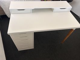 Schreibtisch