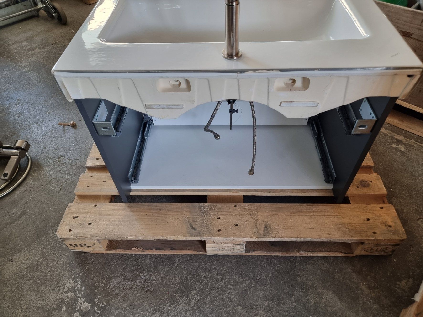 Alterna Mobili per bagno: Waschtisch mit Unterschrank – Usato da Thun venduto da ZWHT 3